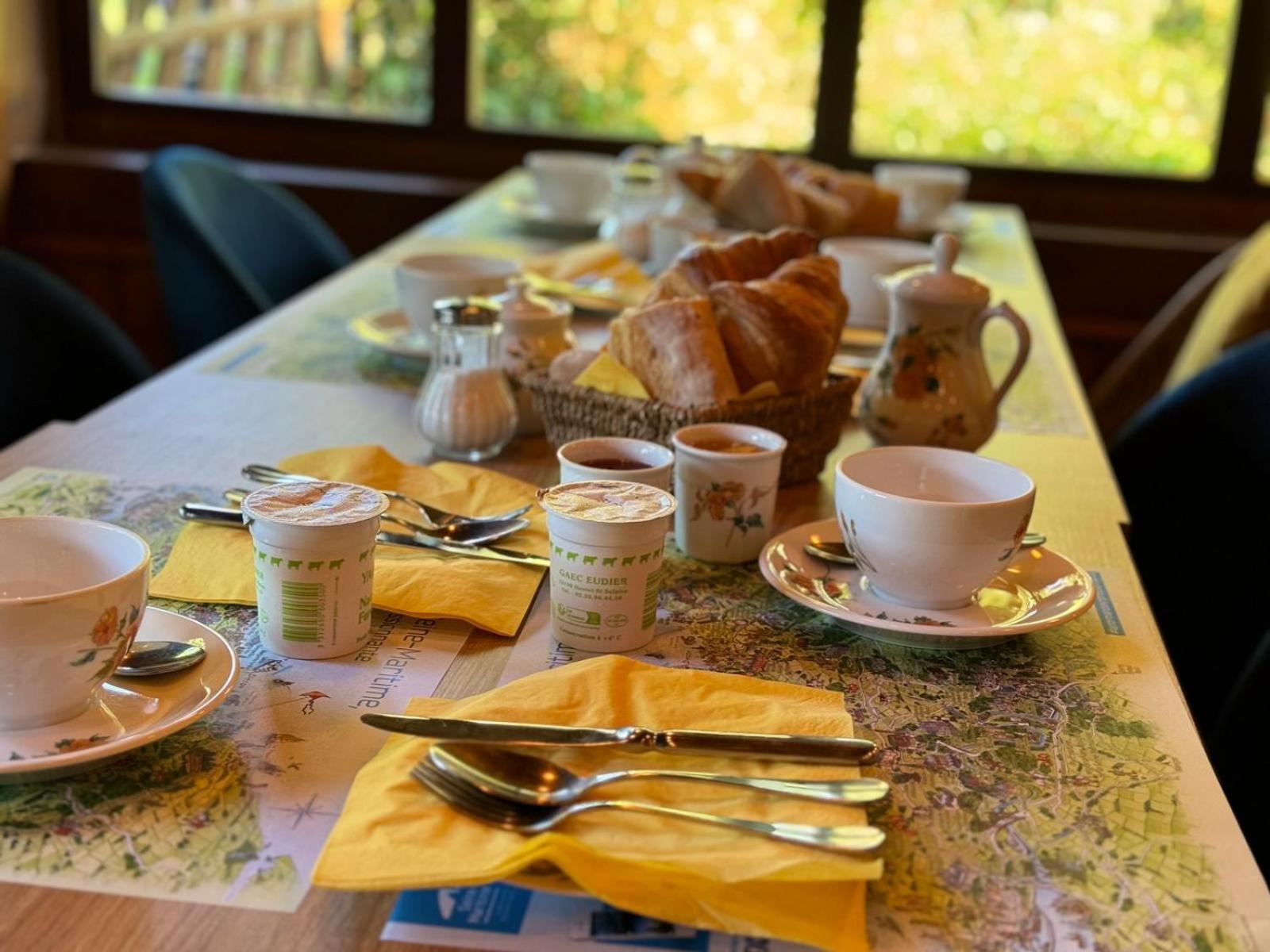 Auberge Du Val Au Cesne Saint-Clair-sur-les-Monts المظهر الخارجي الصورة